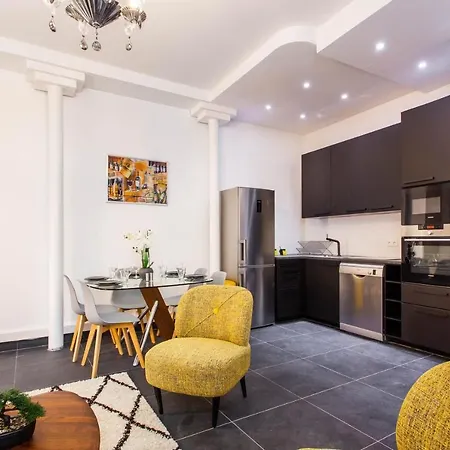 Charming With Ac -2br-8p- Bastille Apartment *