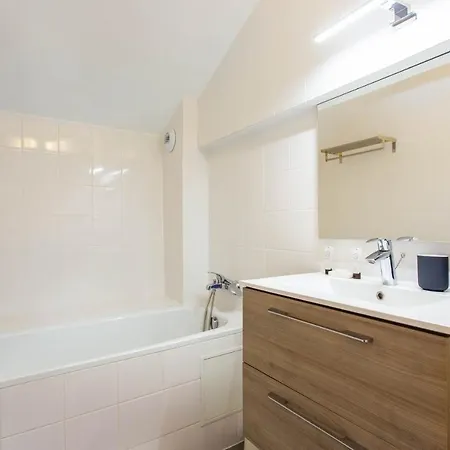 Charming With Ac -2br-8p- Bastille *